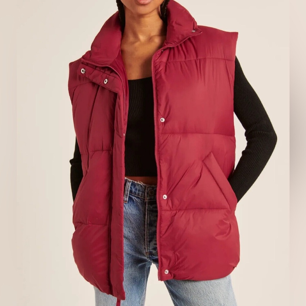 New Abercrombie Women's Oversize~
Fit Quilted Puffer Vest Size Large